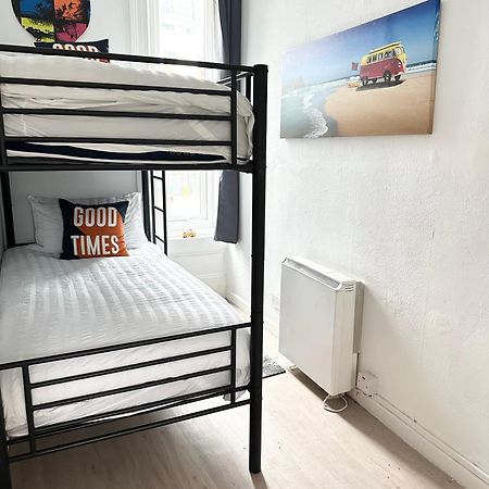 The City Surfer Apartment - By Coastline Retreats - Parking Included - Sleeps 5 - City Centre بورنماوث المظهر الخارجي الصورة